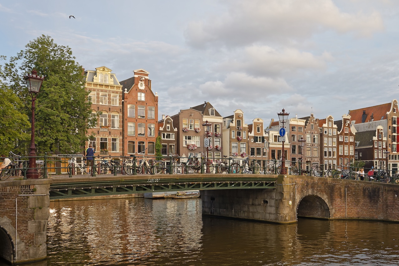 Joining of Herengracht and Brouwersgracht canals in Amsterdam